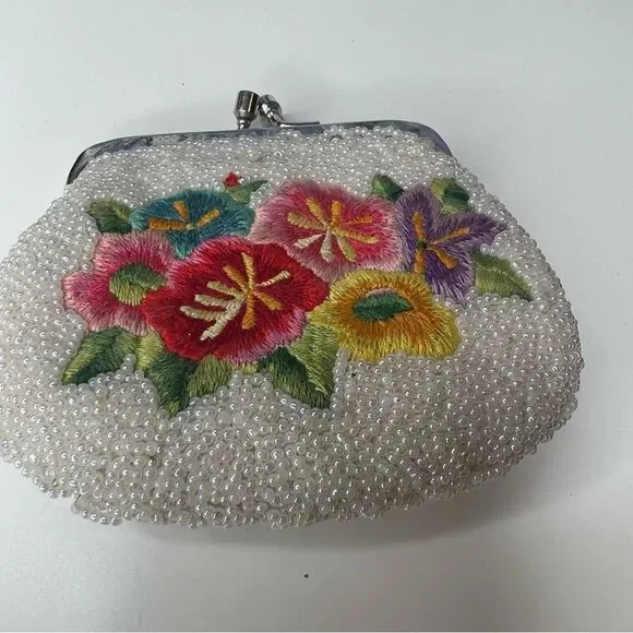 La regale vintage beaded floral embroidered kiss lock coin purse - Picture 3 of 4
